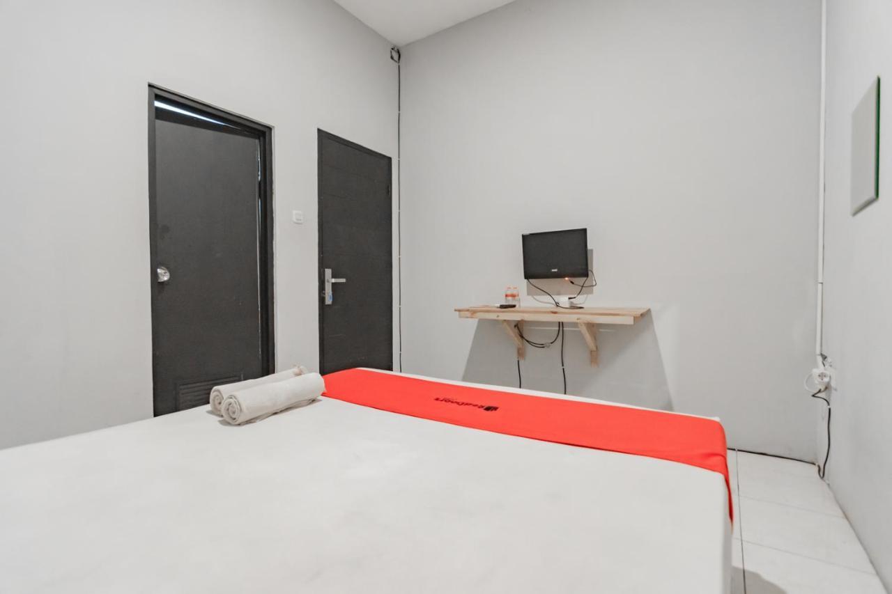 Отель Reddoorz Near Exit Toll Pasteur 4 Бандунг Экстерьер фото