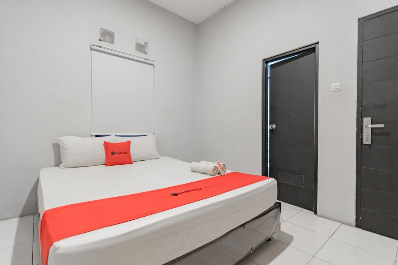 Отель Reddoorz Near Exit Toll Pasteur 4 Бандунг Экстерьер фото